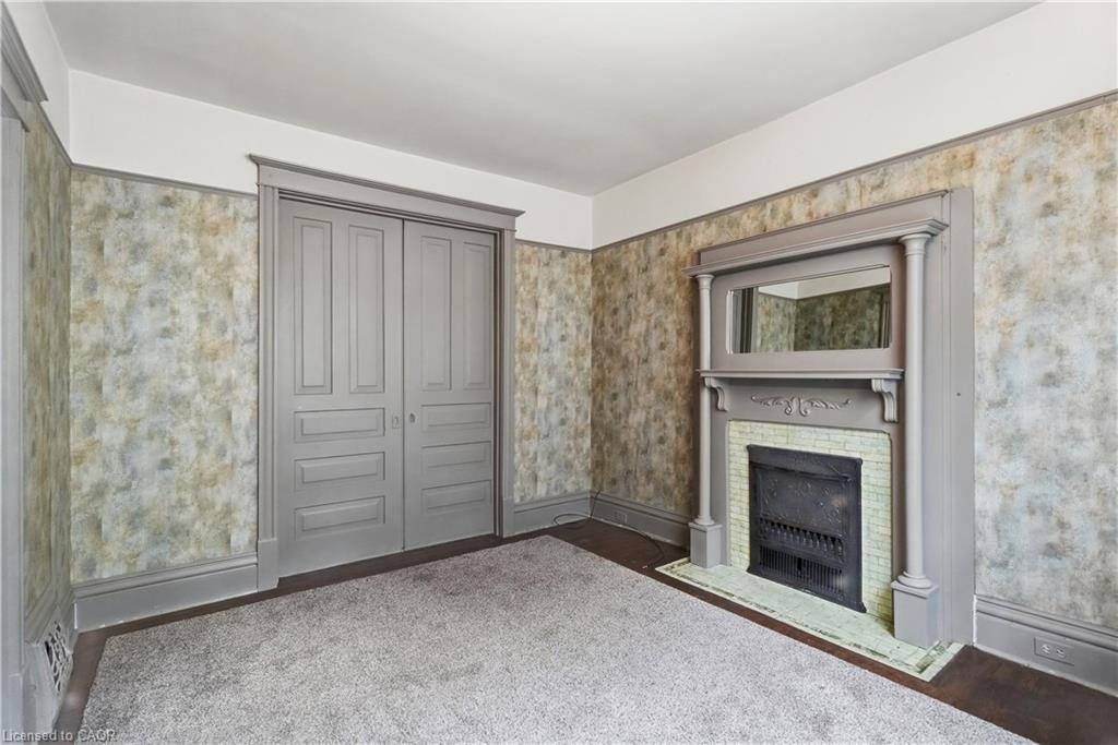418 Main Street W Property Photo 6