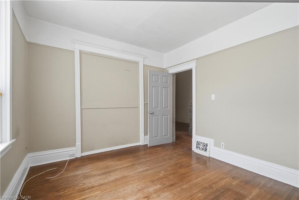 418 Main Street W Property Photo 10