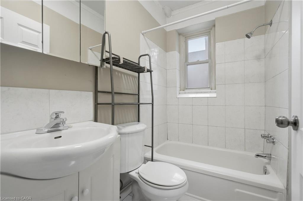 418 Main Street W Property Photo 22
