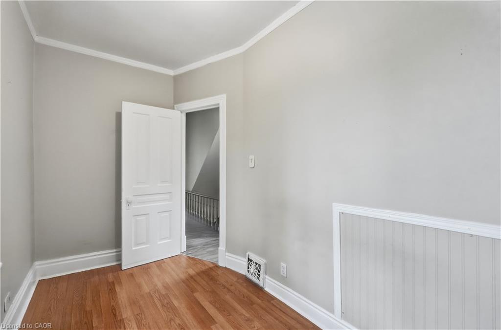 418 Main Street W Property Photo 26