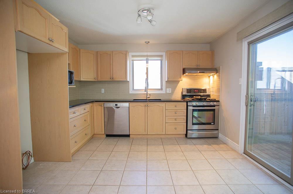 16 Bradbury Crescent Property Photo 9