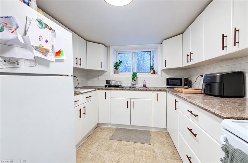 38 Highland Road W Property Photo 7
