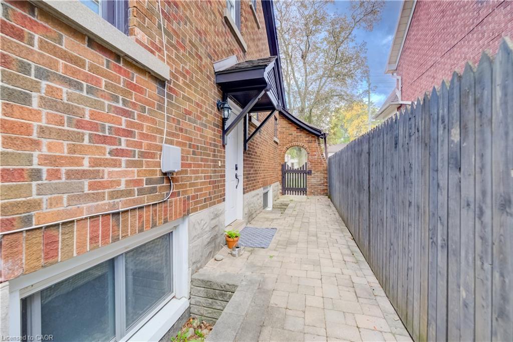 38 Highland Road W Property Photo 19