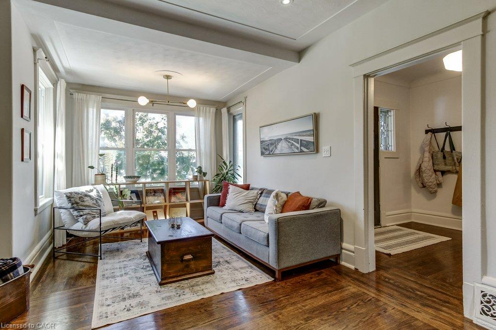 43 Rosslyn Avenue S Property Photo 10