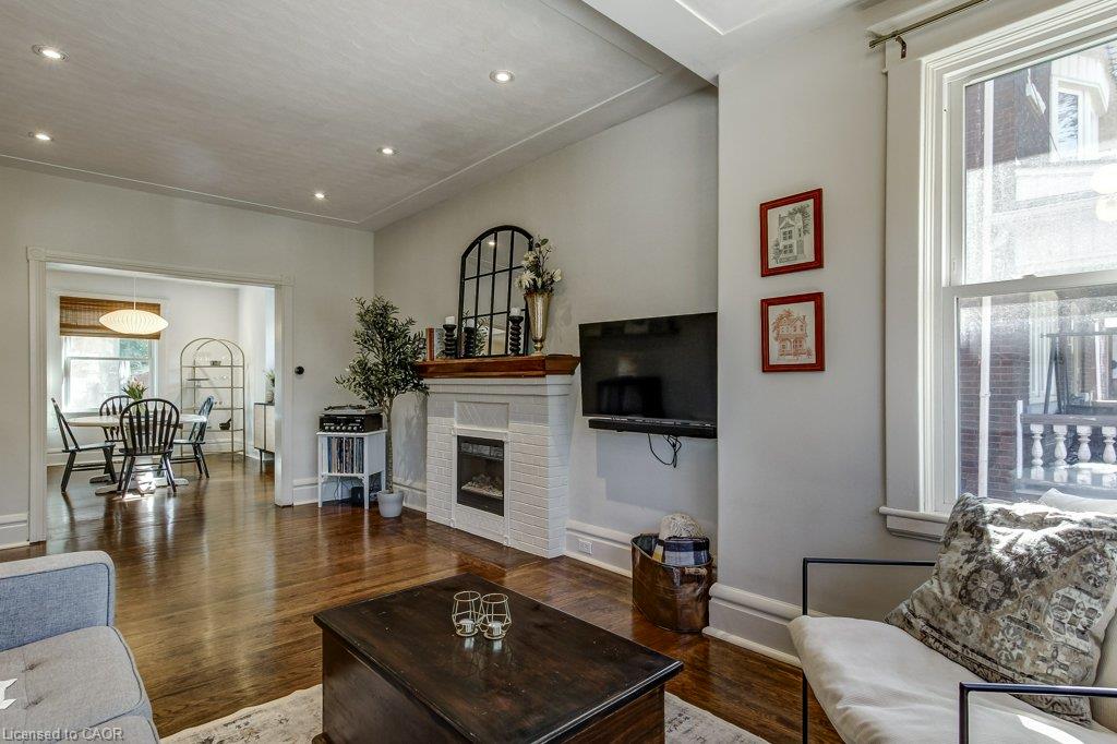 43 Rosslyn Avenue S Property Photo 11