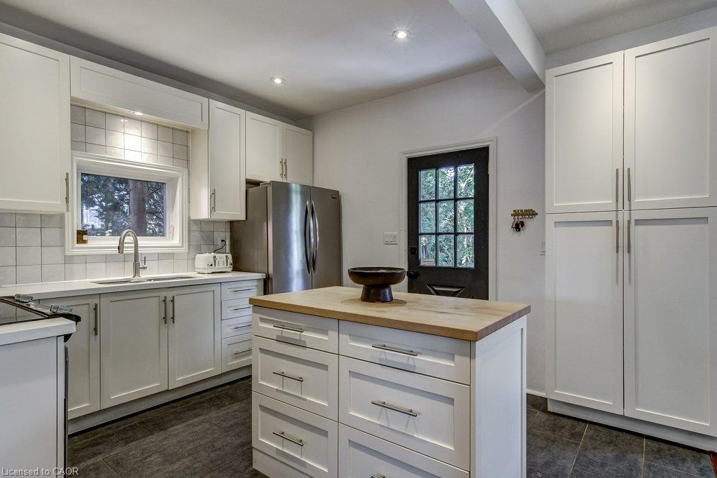 43 Rosslyn Avenue S Property Photo 16