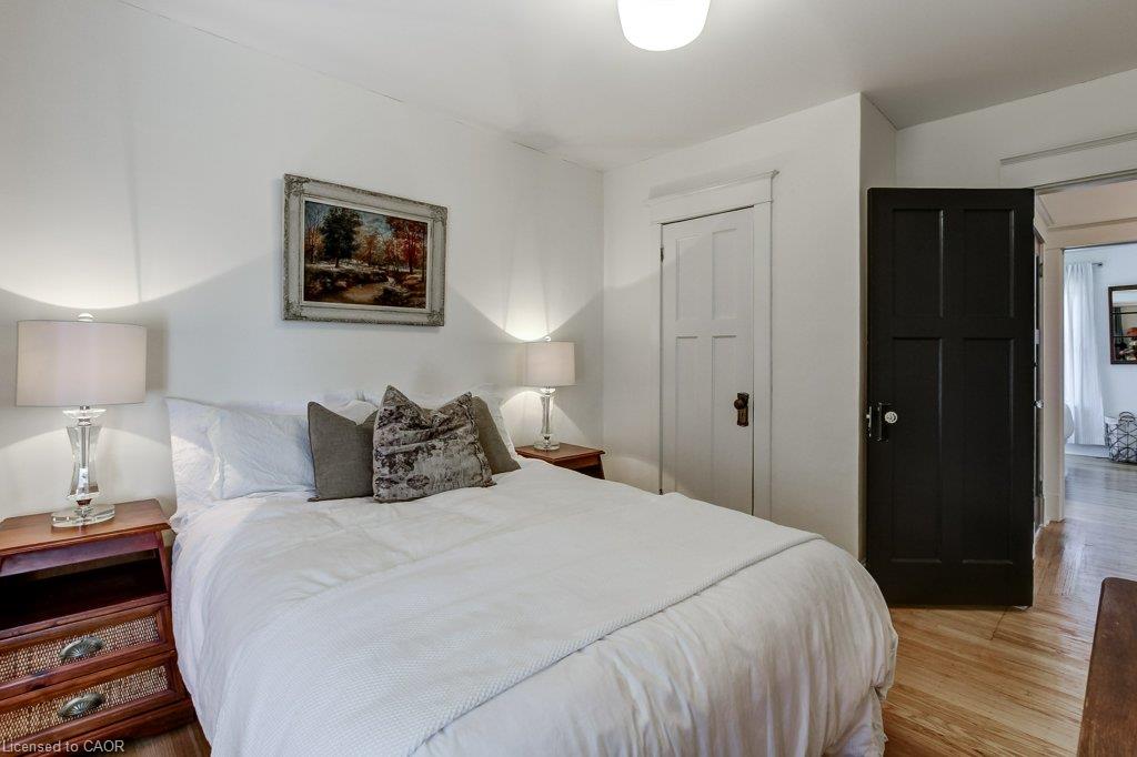 43 Rosslyn Avenue S Property Photo 21
