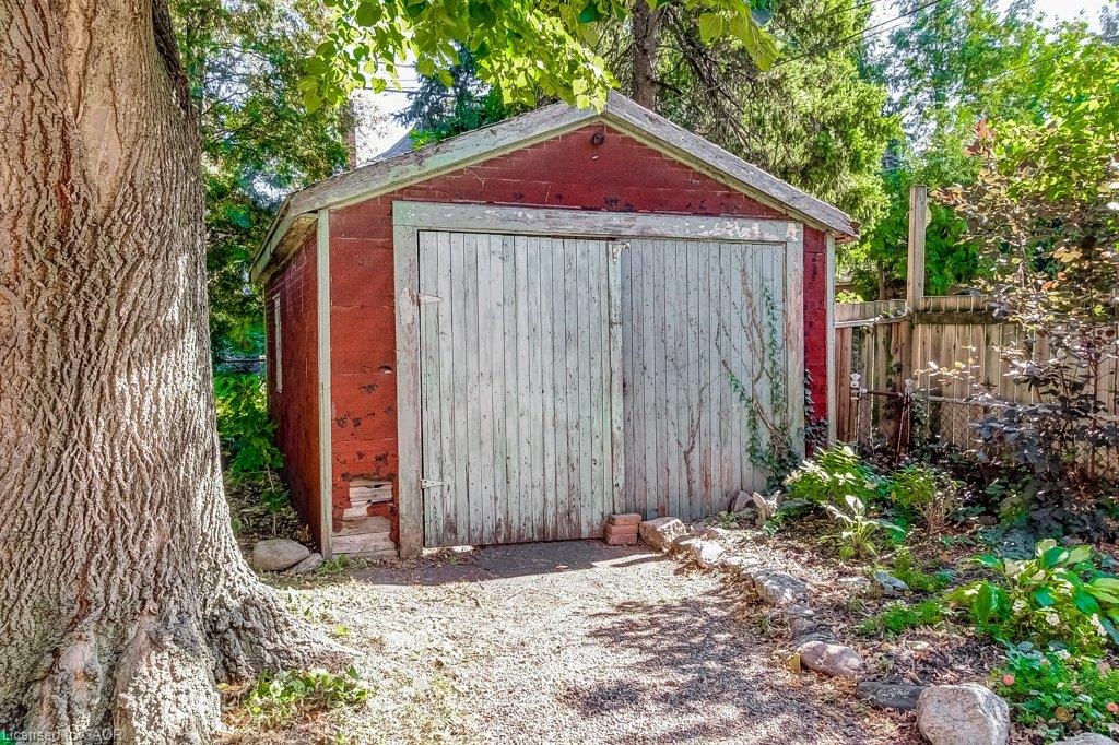43 Rosslyn Avenue S Property Photo 44