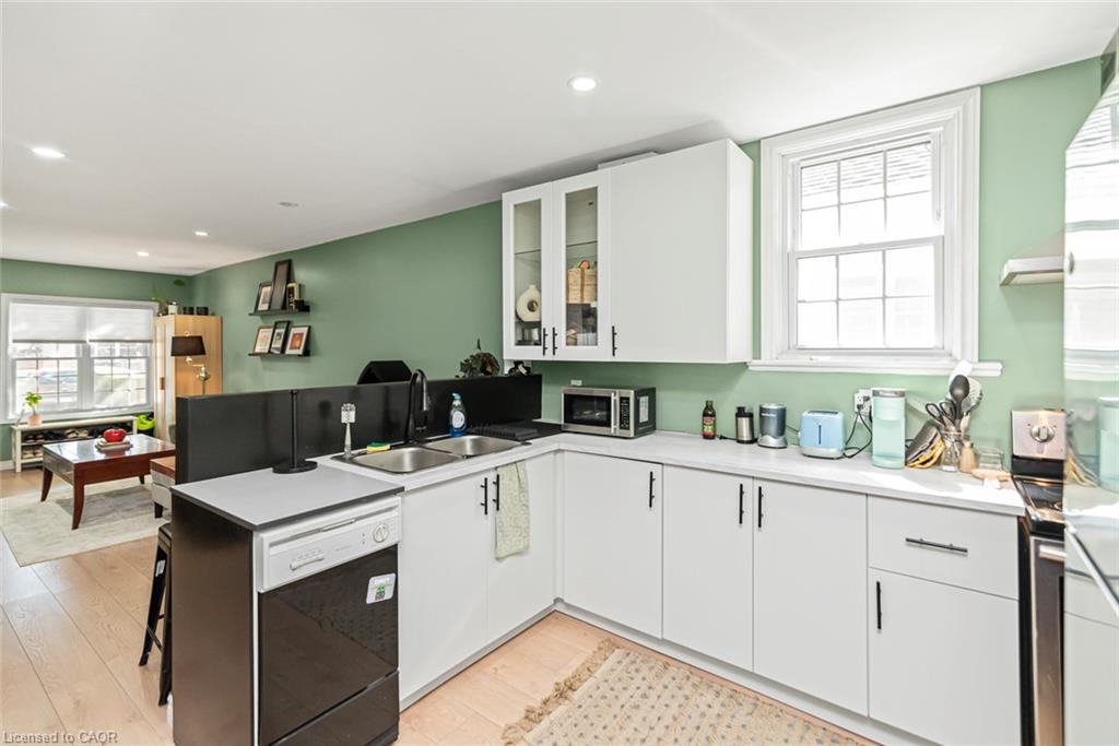 29 Wexford Avenue N Property Photo 11