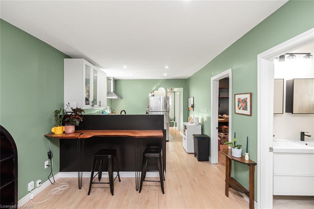 29 Wexford Avenue N Property Photo 13