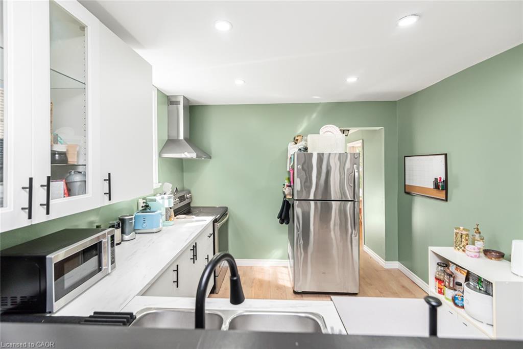 29 Wexford Avenue N Property Photo 14