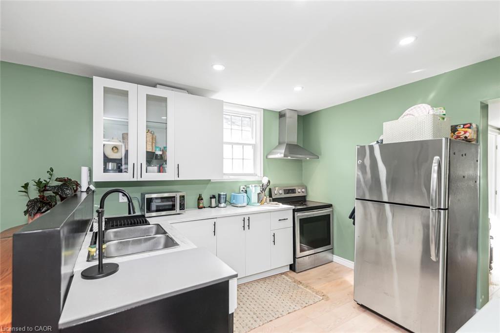 29 Wexford Avenue N Property Photo 16