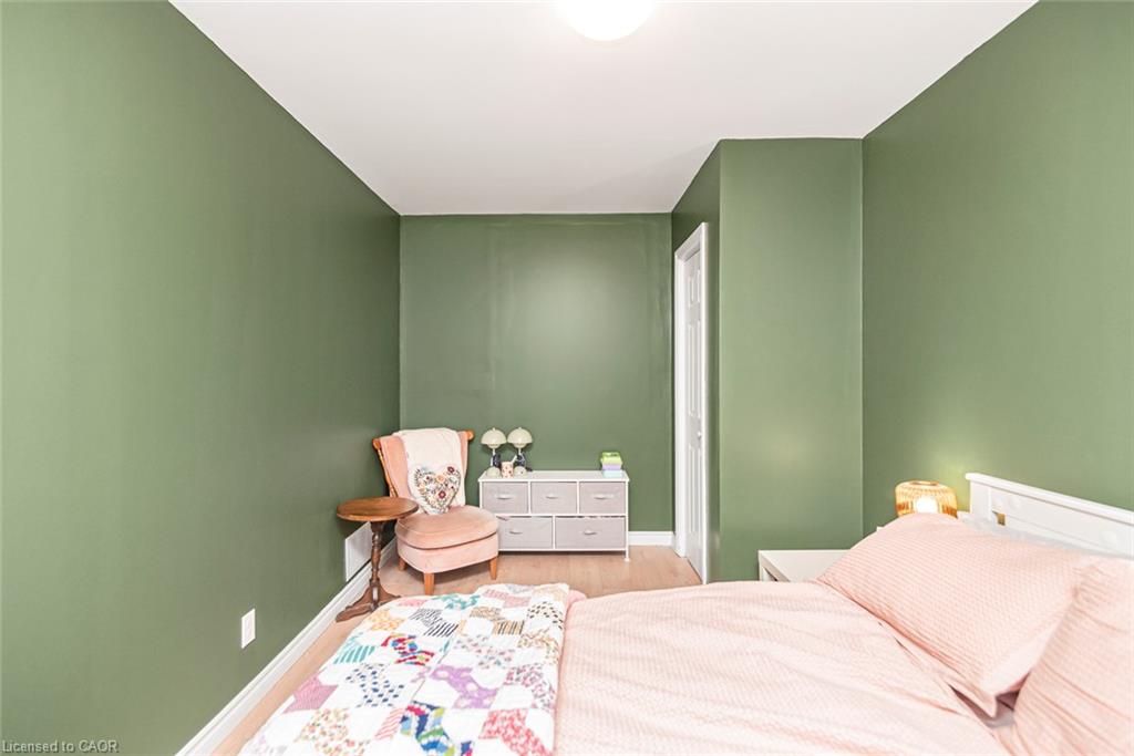 29 Wexford Avenue N Property Photo 17