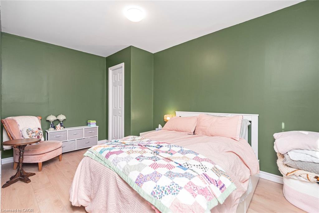 29 Wexford Avenue N Property Photo 18