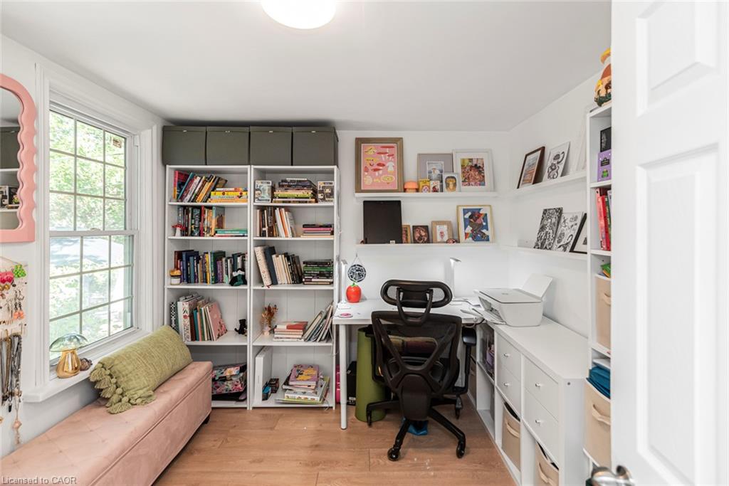 29 Wexford Avenue N Property Photo 22