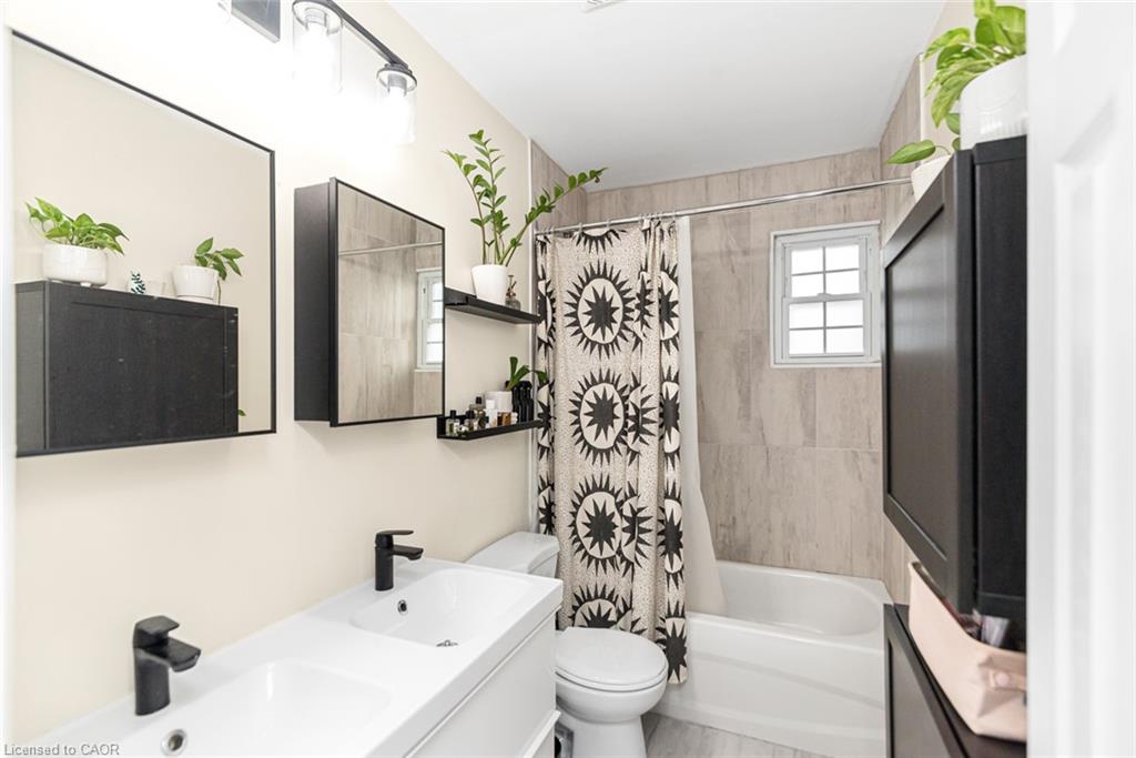 29 Wexford Avenue N Property Photo 25