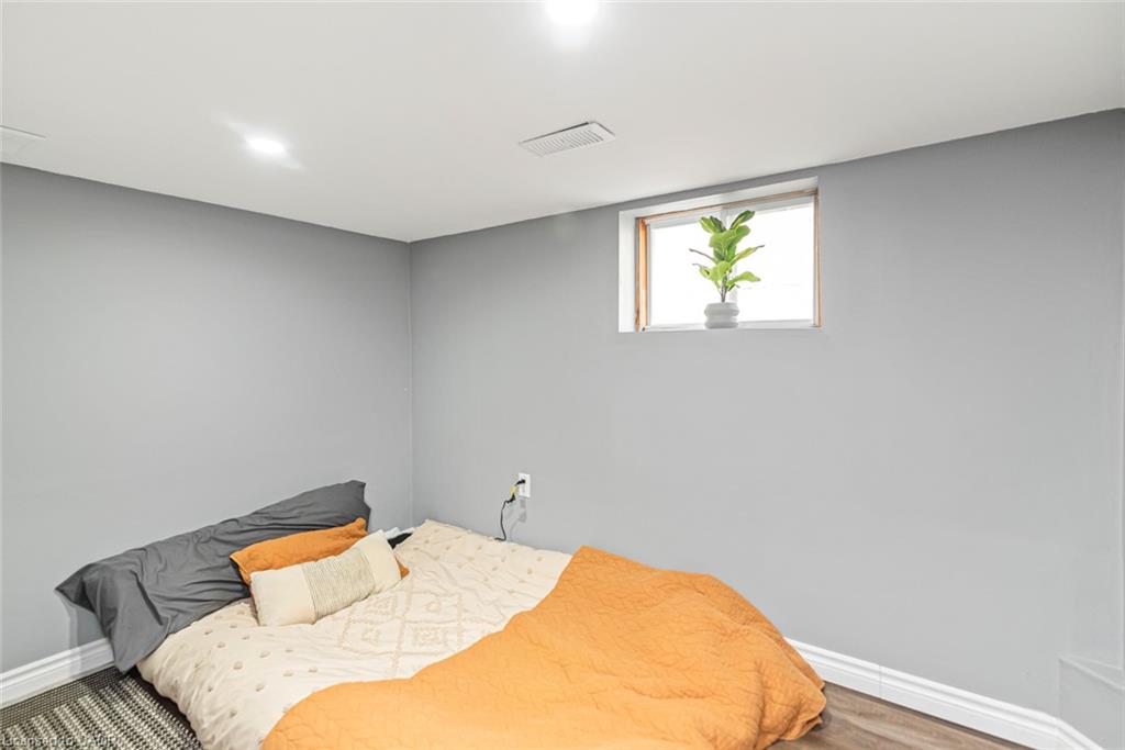29 Wexford Avenue N Property Photo 29