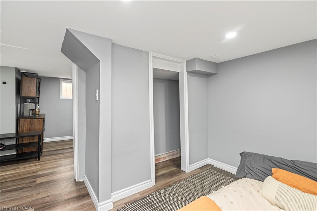 29 Wexford Avenue N Property Photo 30