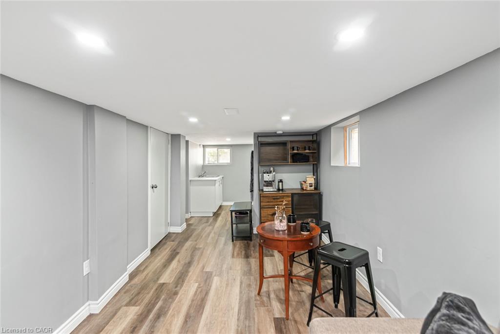 29 Wexford Avenue N Property Photo 33