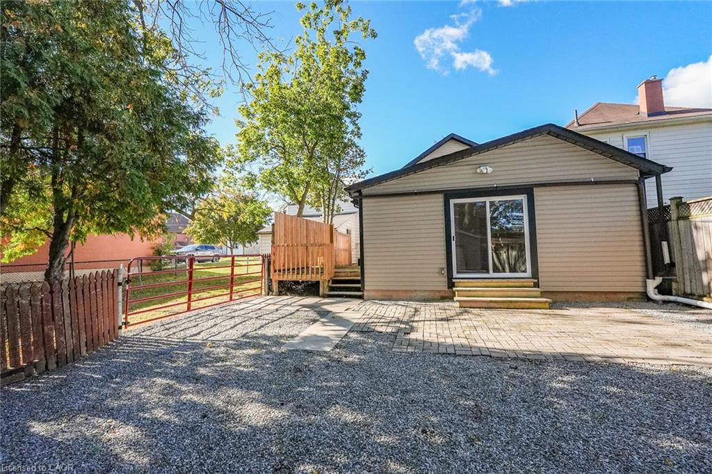 15 Adelaide Street Property Photo 23