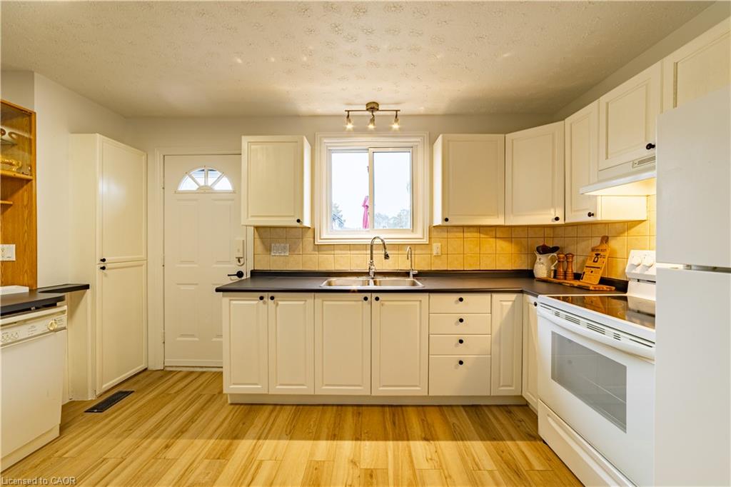 227 Fergus Avenue Property Photo 7