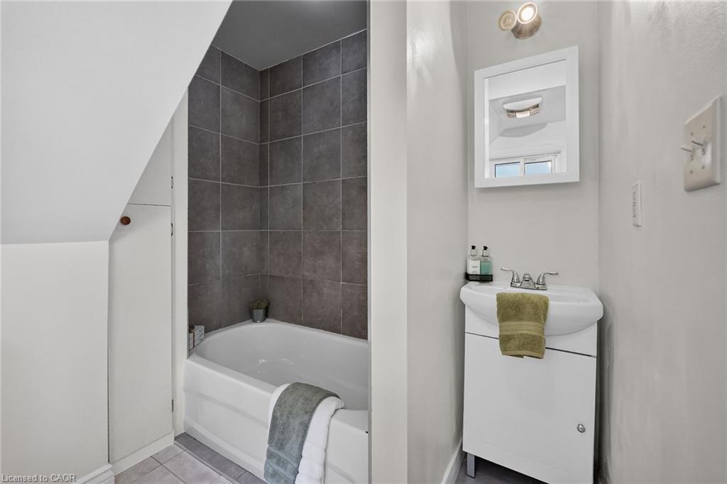 15 Adelaide Street Property Photo 13