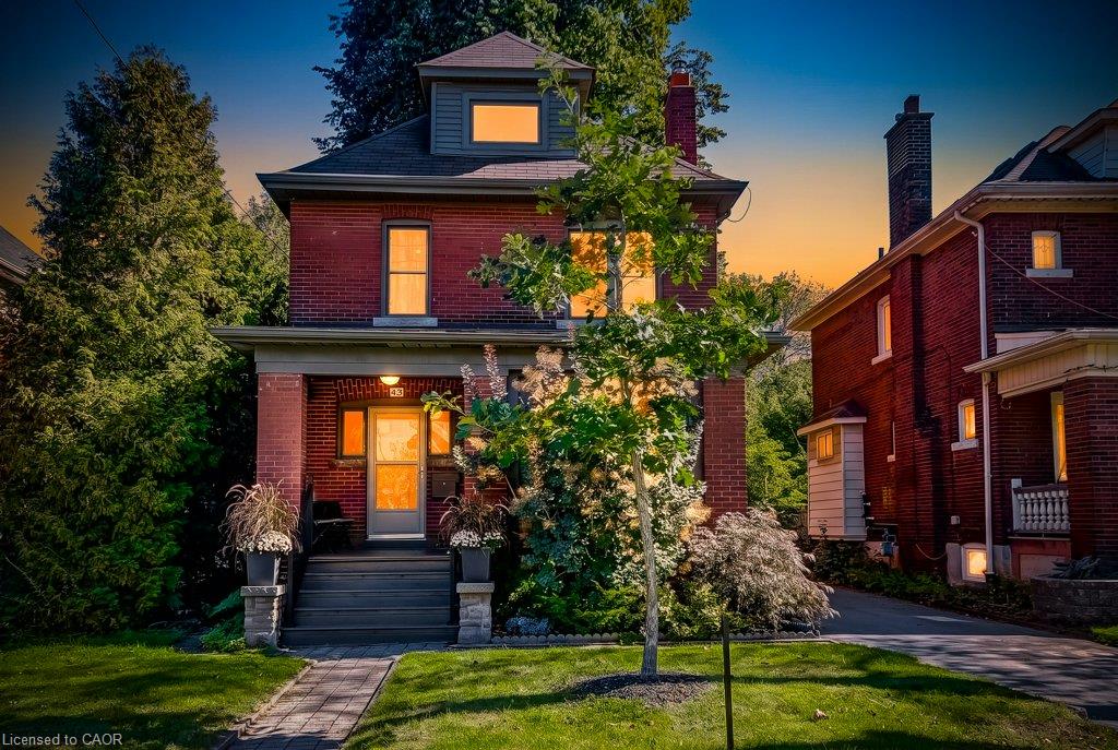 43 Rosslyn Avenue S Property Photo 2