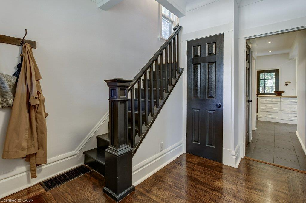43 Rosslyn Avenue S Property Photo 7