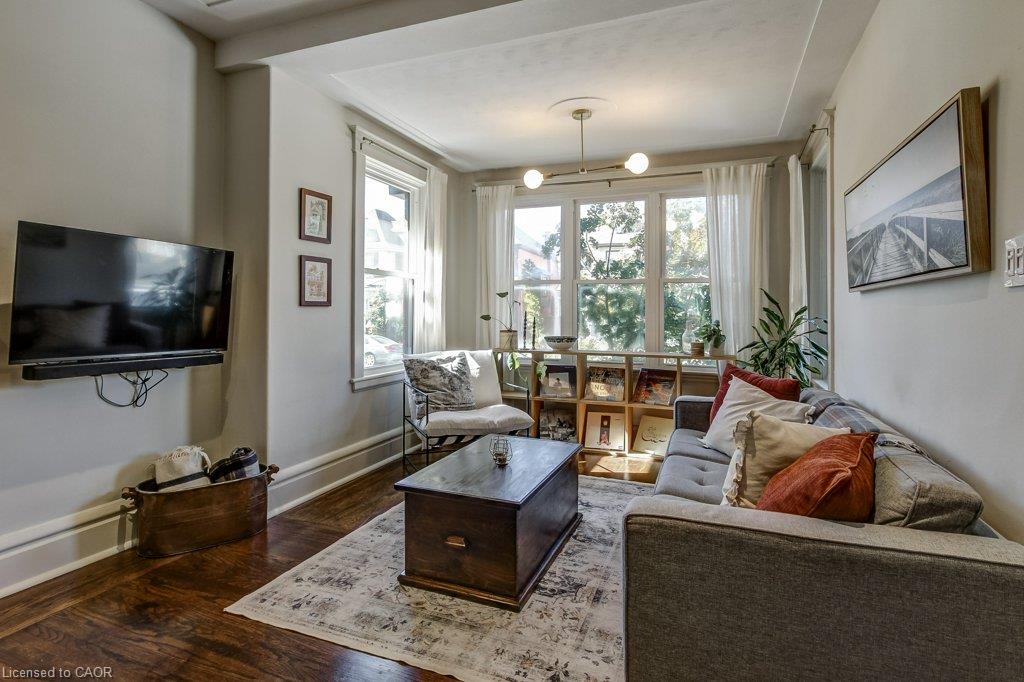 43 Rosslyn Avenue S Property Photo 8