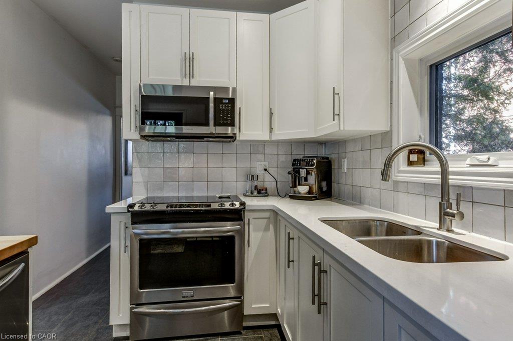 43 Rosslyn Avenue S Property Photo 17