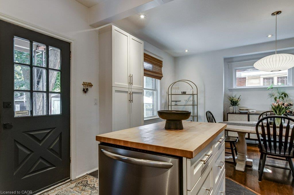 43 Rosslyn Avenue S Property Photo 18