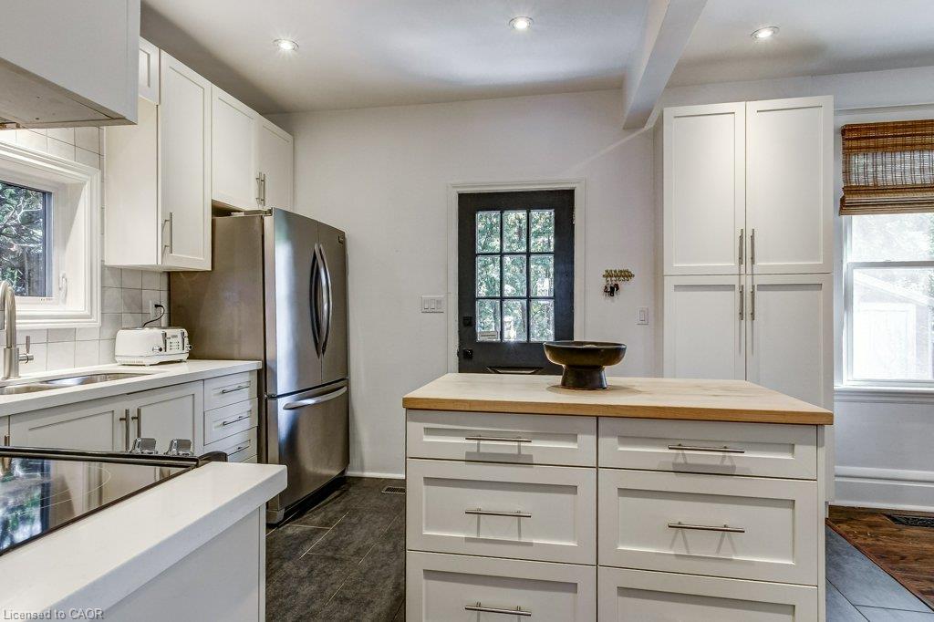 43 Rosslyn Avenue S Property Photo 19