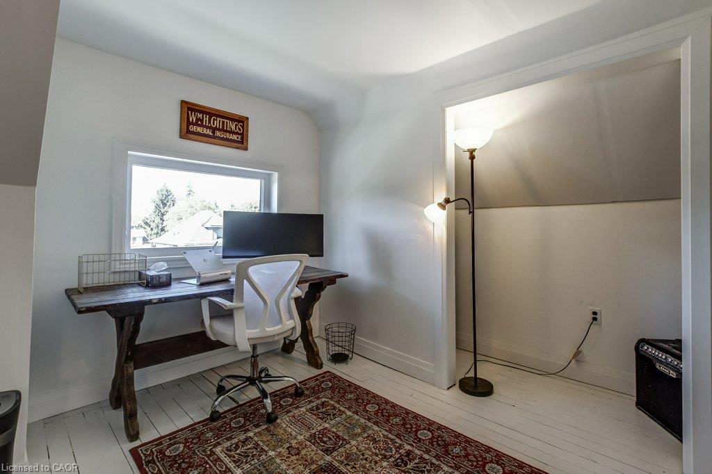 43 Rosslyn Avenue S Property Photo 37