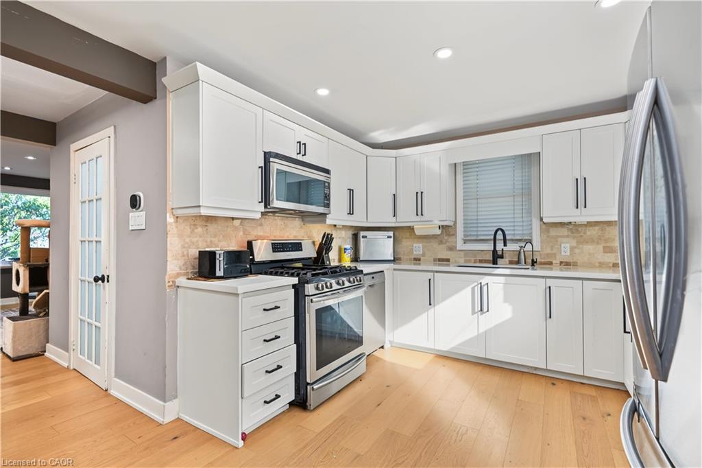 100 Montrose Avenue Property Photo 15
