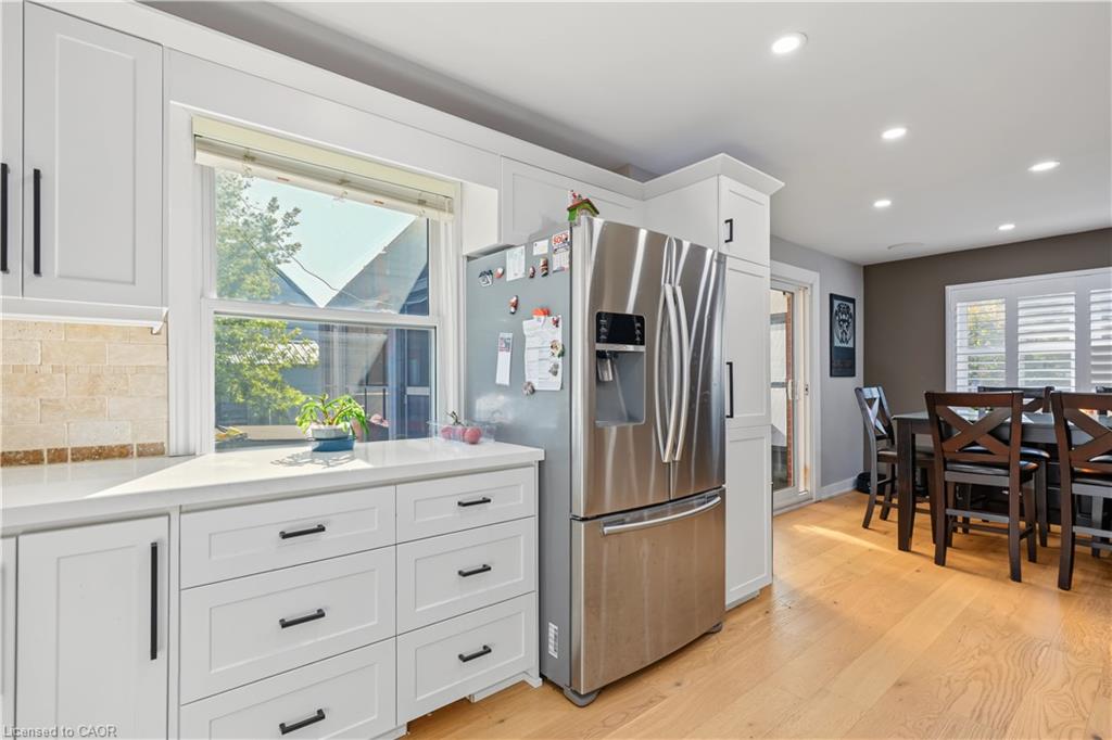 100 Montrose Avenue Property Photo 17