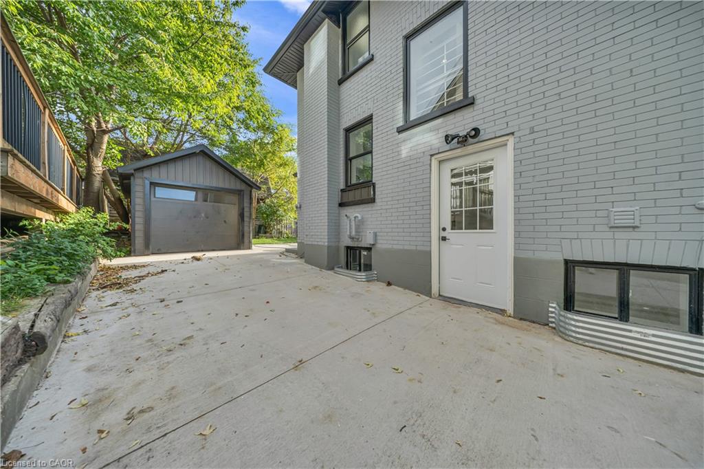 188 Courtland Avenue E Property Photo 33