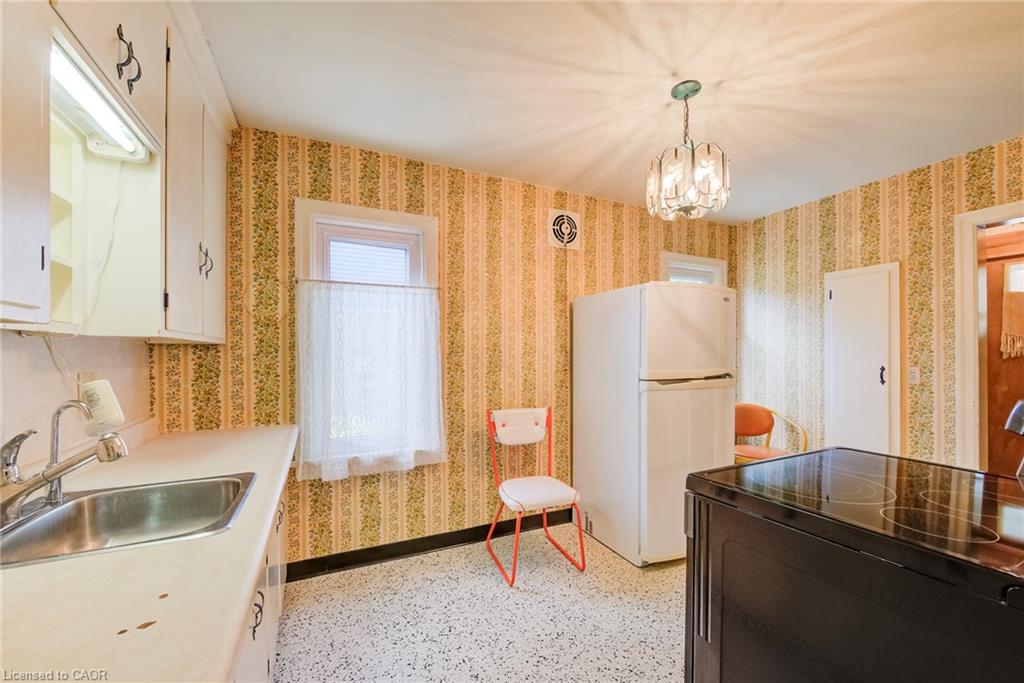 11 Crestwood Avenue Property Photo 11