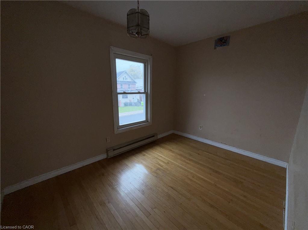 35 Albert Street E Property Photo 7