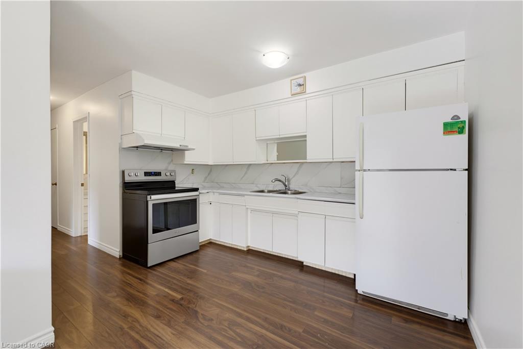 427 Lawrence Avenue Property Photo 4