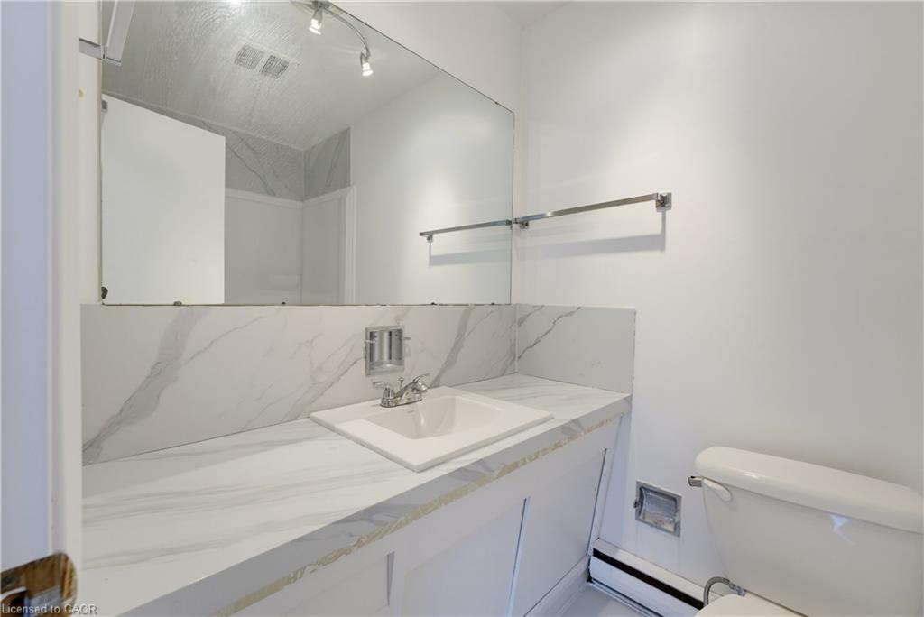 427 Lawrence Avenue Property Photo 7