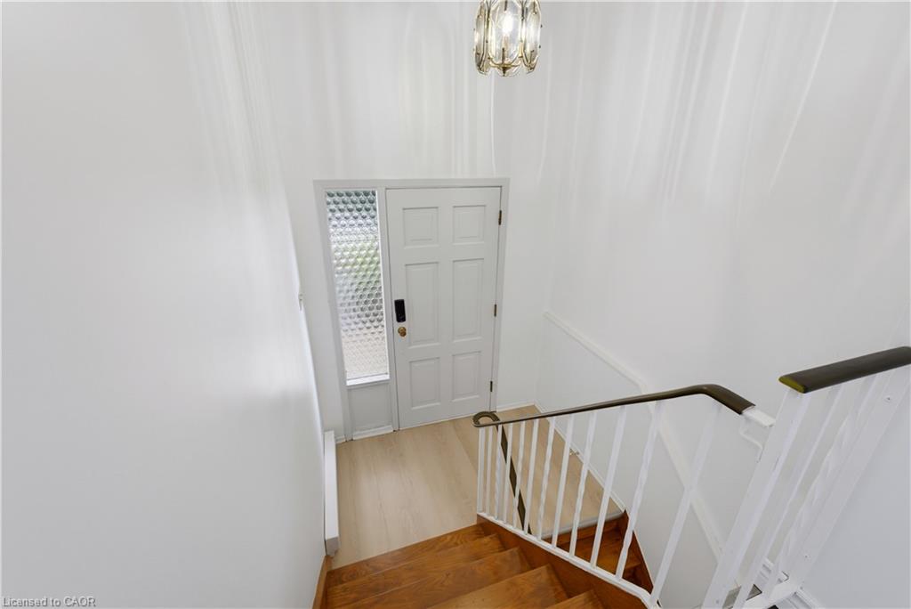 427 Lawrence Avenue Property Photo 10