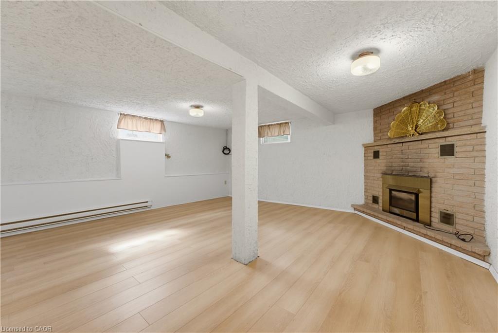 427 Lawrence Avenue Property Photo 12