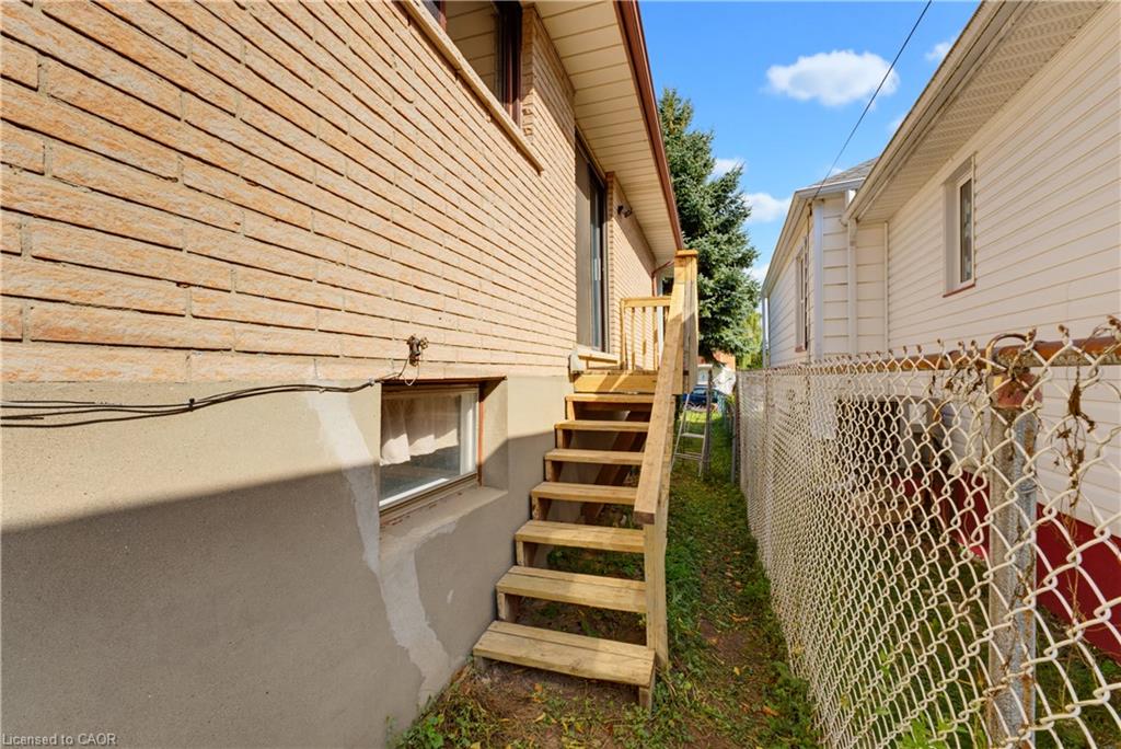 427 Lawrence Avenue Property Photo 17