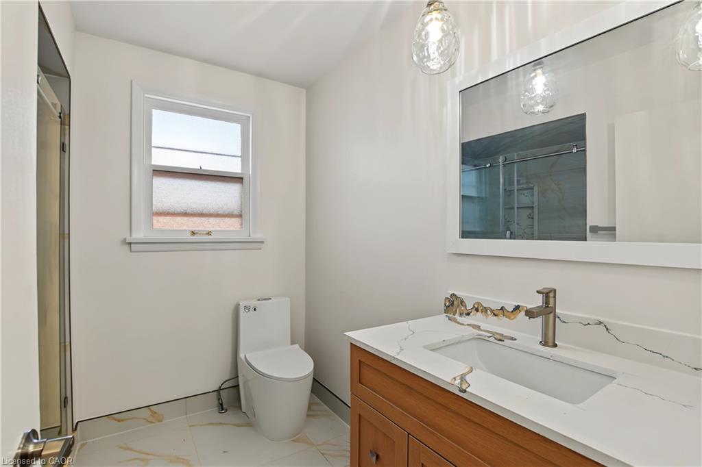 143 Elgin Crescent Property Photo 8