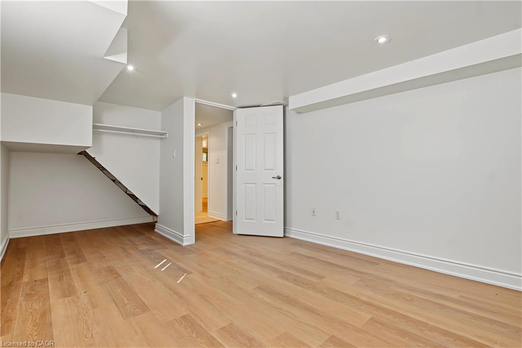 143 Elgin Crescent Property Photo 11