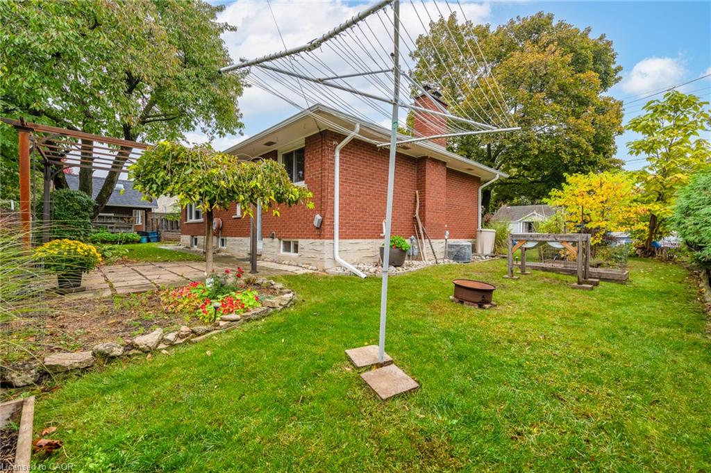 218 Montrose Street S Property Photo 25