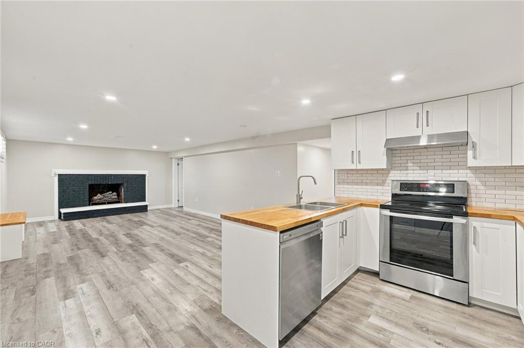 1052 Fennell Avenue E Property Photo 2