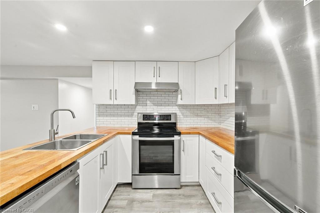 1052 Fennell Avenue E Property Photo 3