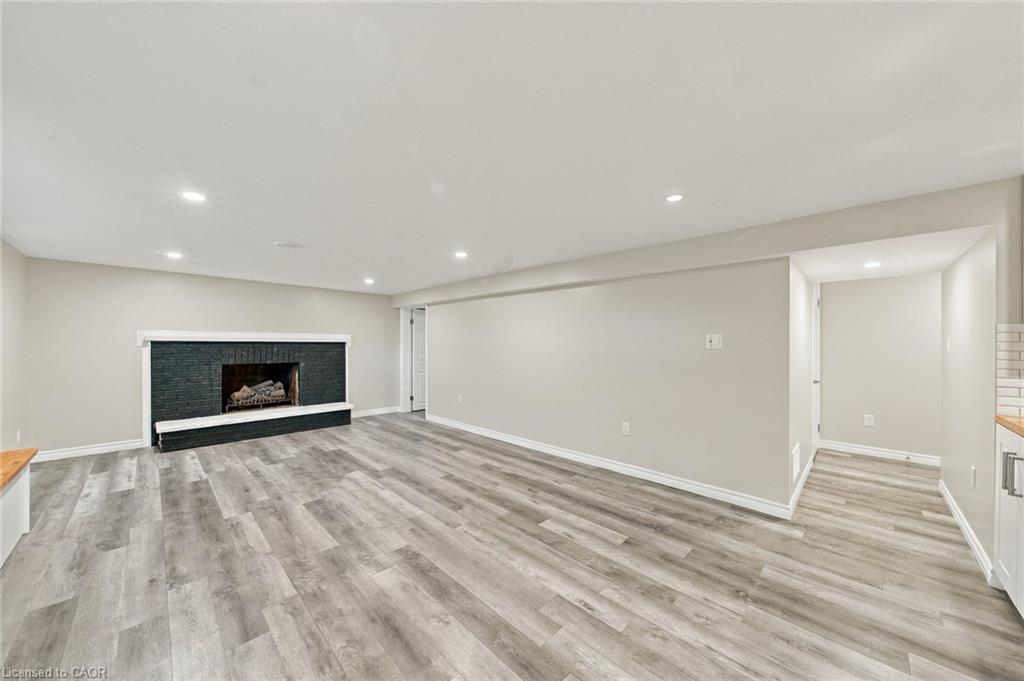 1052 Fennell Avenue E Property Photo 6