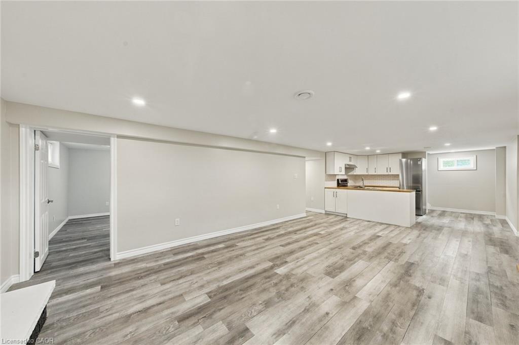 1052 Fennell Avenue E Property Photo 7